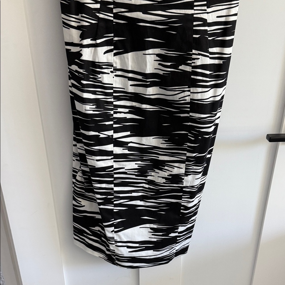 Calvin Klein Structured Stylish Black and White Women's Dress Size 4 - Picture 5 of 6